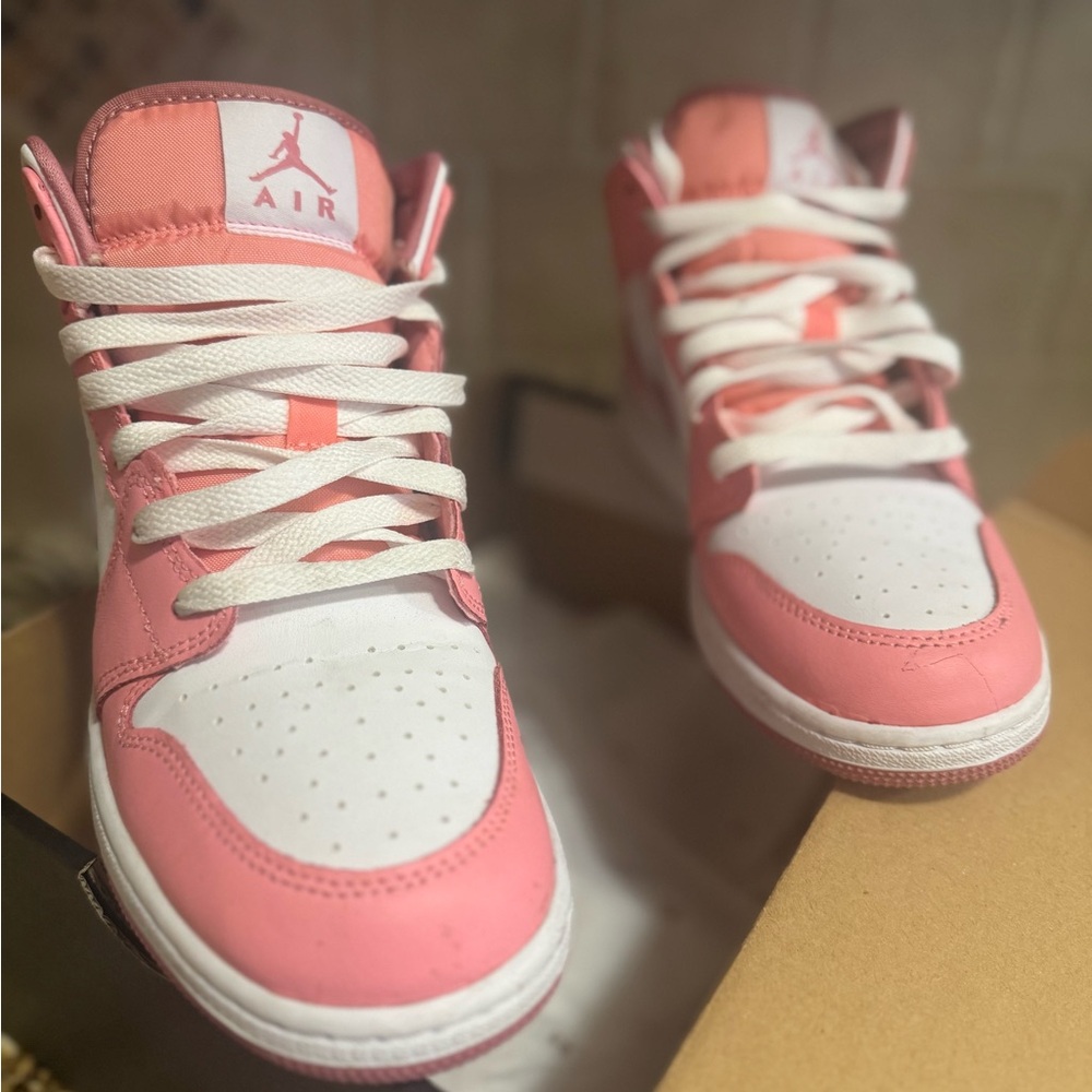 Jordan 1 Mid Grade School 6.5